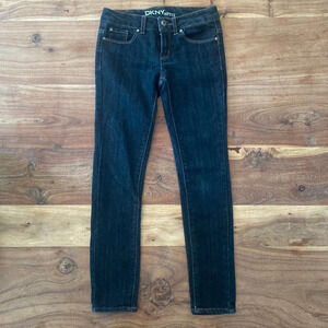 GIRLS👱‍♀️ DKNY Hipster Jeans size 8